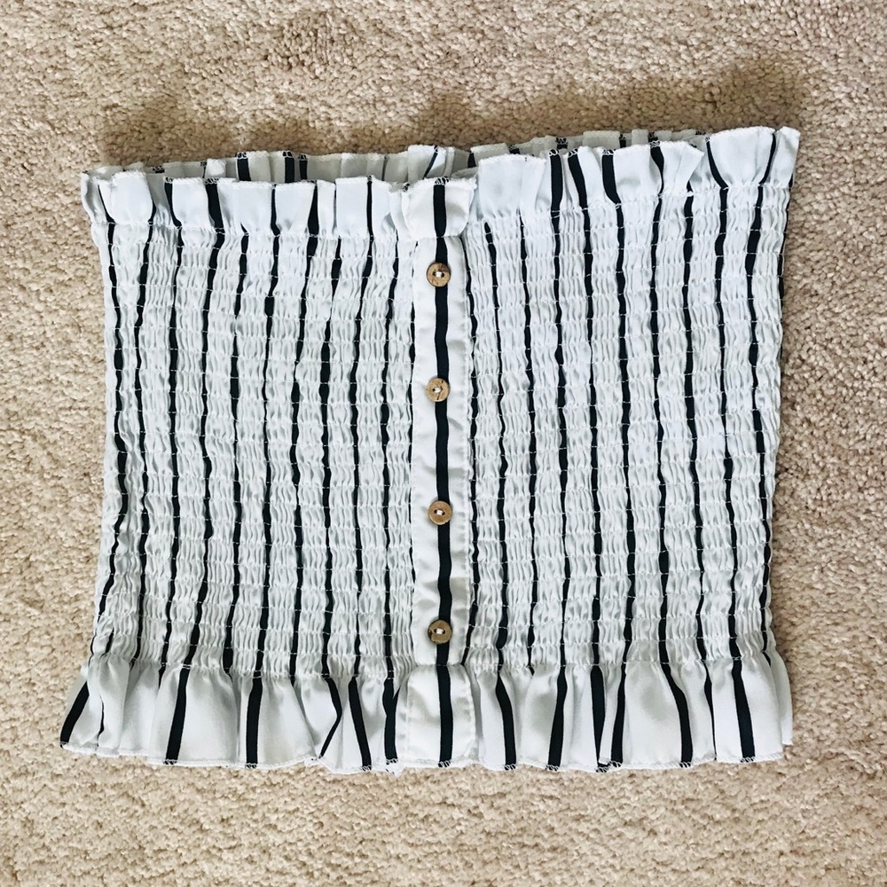 ROMWE WHITE AND BLACK STRIPED TUBE TOP 🤍